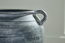 Load image into Gallery viewer, Meadie Vase
