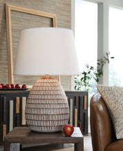 Load image into Gallery viewer, Darrich Metal Table Lamp (1/CN)
