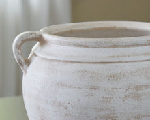 Load image into Gallery viewer, Meadie Vase
