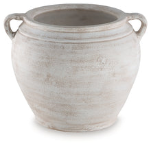Load image into Gallery viewer, Meadie Vase
