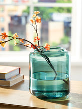 Load image into Gallery viewer, Inisland Vase

