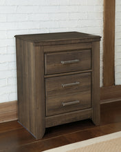 Load image into Gallery viewer, Juararo Queen Poster Bed with Mirrored Dresser and 2 Nightstands

