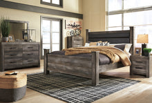 Load image into Gallery viewer, Wynnlow King Poster Bed with Mirrored Dresser
