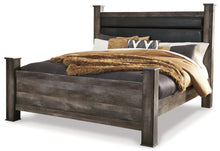 Load image into Gallery viewer, Wynnlow King Poster Bed with Mirrored Dresser
