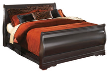 Load image into Gallery viewer, Huey Vineyard Full Sleigh Bed with Mirrored Dresser and Nightstand
