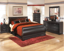 Load image into Gallery viewer, Huey Vineyard Full Sleigh Bed with Dresser
