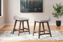 Load image into Gallery viewer, Lyncott Counter Height Dining Table and 4 Barstools

