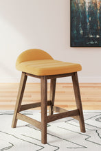 Load image into Gallery viewer, Lyncott Counter Height Dining Table and 4 Barstools
