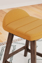 Load image into Gallery viewer, Lyncott Counter Height Dining Table and 4 Barstools

