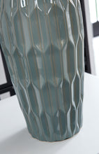 Load image into Gallery viewer, Hadbury Ceramic Table Lamp (2/CN)
